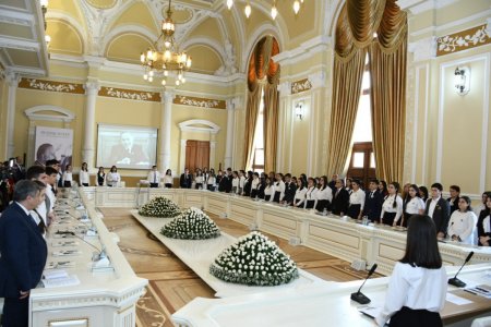 Bakı məktəblilərinin müəllifi olduğu "Heydər Əliyev və Azərbaycan tarixi" kitabı çap edilib - FOTO