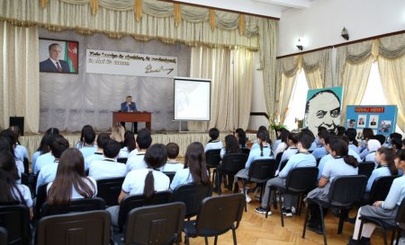 Tanınmış jurnalist “Məktəbdə...” sosial şəbəkələrdən danışıb - FOTO