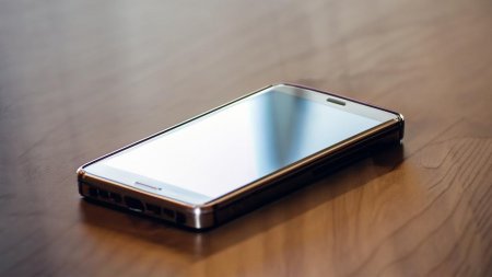 Fransa 15 yaşdan kiçik uşaqlar üçün məktəbdə mobil telefon qadağasını sınaqdan keçirəcək