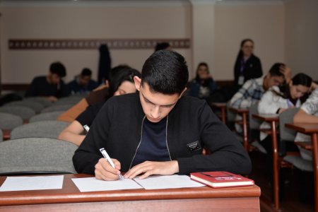 Tələbə yaz məktəbləri uğurla davam edir 