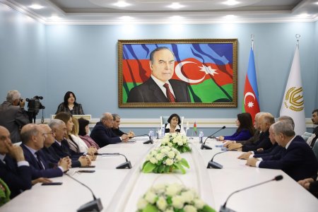 Gəncə Dövlət Universitetində yeni dərs vəsaiti nəşr olundu - FOTO Gəncə Dövlət Universitetində yeni dərs vəsaiti nəşr olundu - FOTO