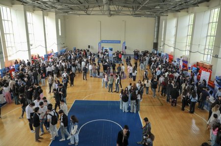 AzMİU-da məktəblilər üçün “Açıq qapı” günü keçirilib